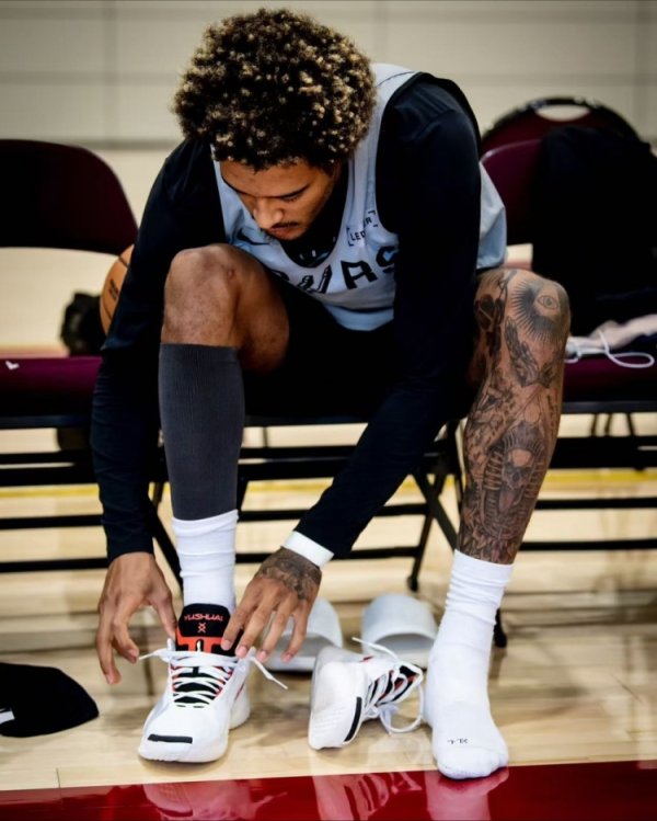 Do you also want to join the domestic brand camp? Sohan wears domestic sneakers for two consecutive games