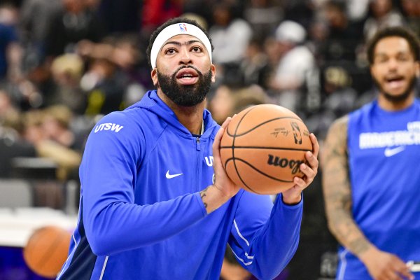 Tomorrow s game with the Trail Blazers, thick eyebrows have a small chance of playing. PJ Washington has a high chance of playing.