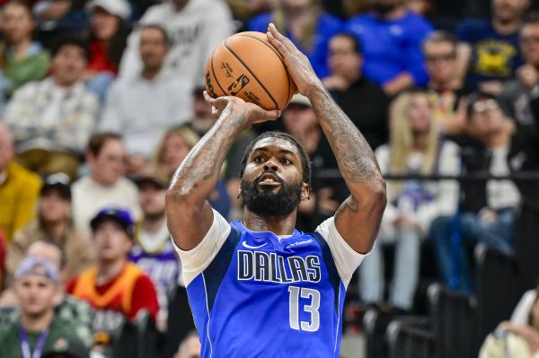 Fire from outside! Marshall scored 11 points on 4-of-5 shooting in the first quarter and 3-of-4 from three-point range.