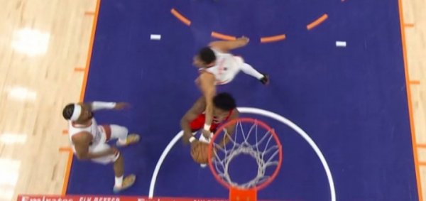 So fierce! Amen rushed inside and Bukla couldn t hold back and scored 2+1. The referee upgraded it to a flagrant foul.